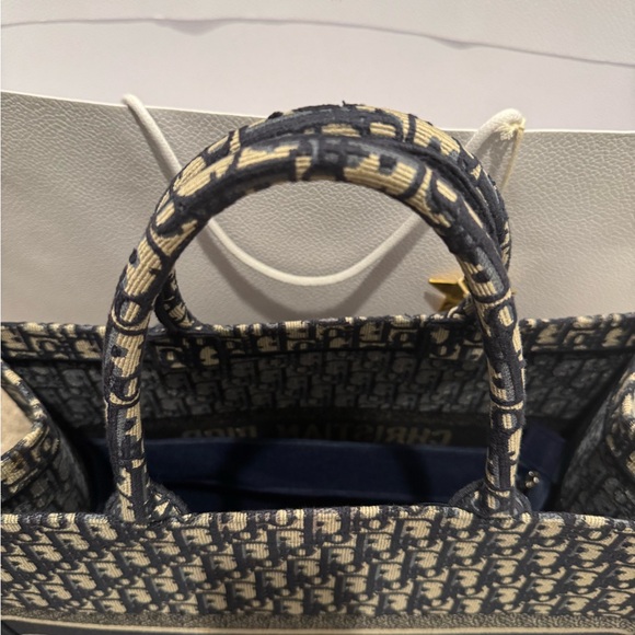 Authentic Large Dior Book Tote Ecru and Blue Dior Oblique Embroidery EUC w/Box - Picture 11 of 16